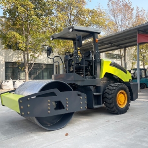 座驾压路机STS06